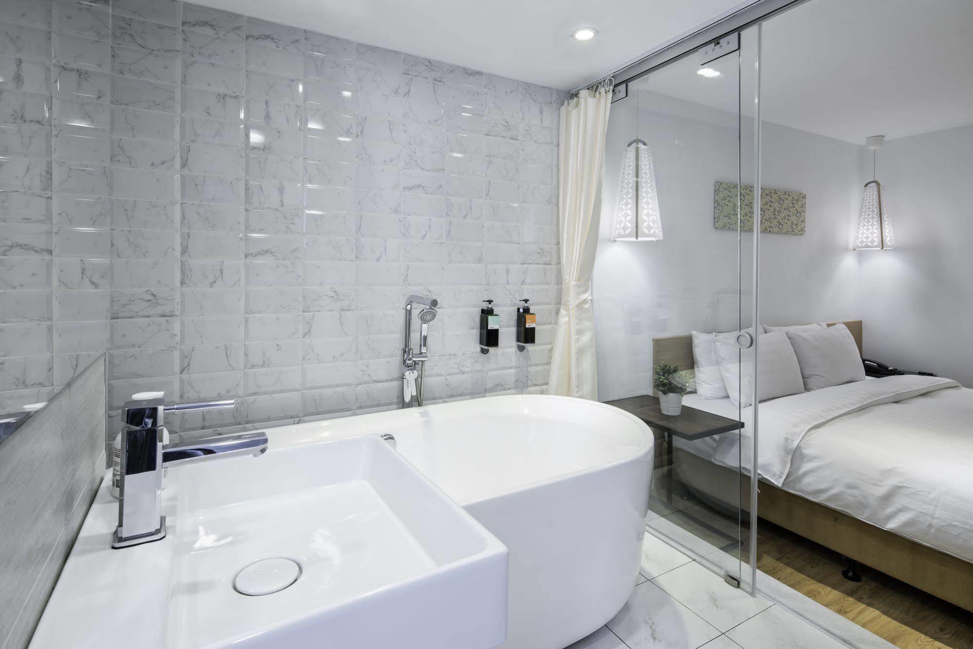 Shin Sei Bashi Hotel Taichung Exteriör bild